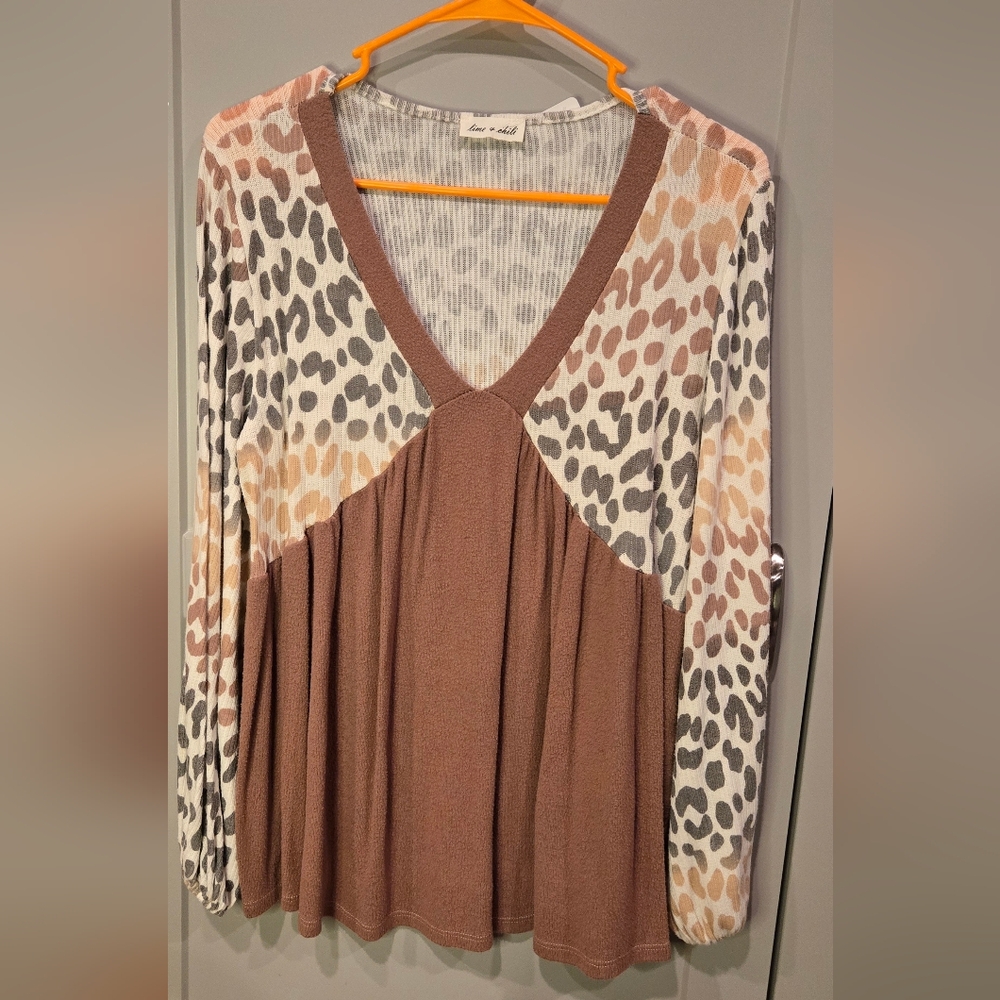 Lime & Chili V-Neck Animal Print Long Sleeve Top